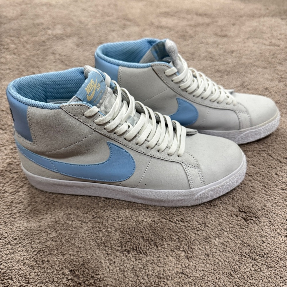 Nike Mid-Top Blazers Sneakers in White and Light Blue